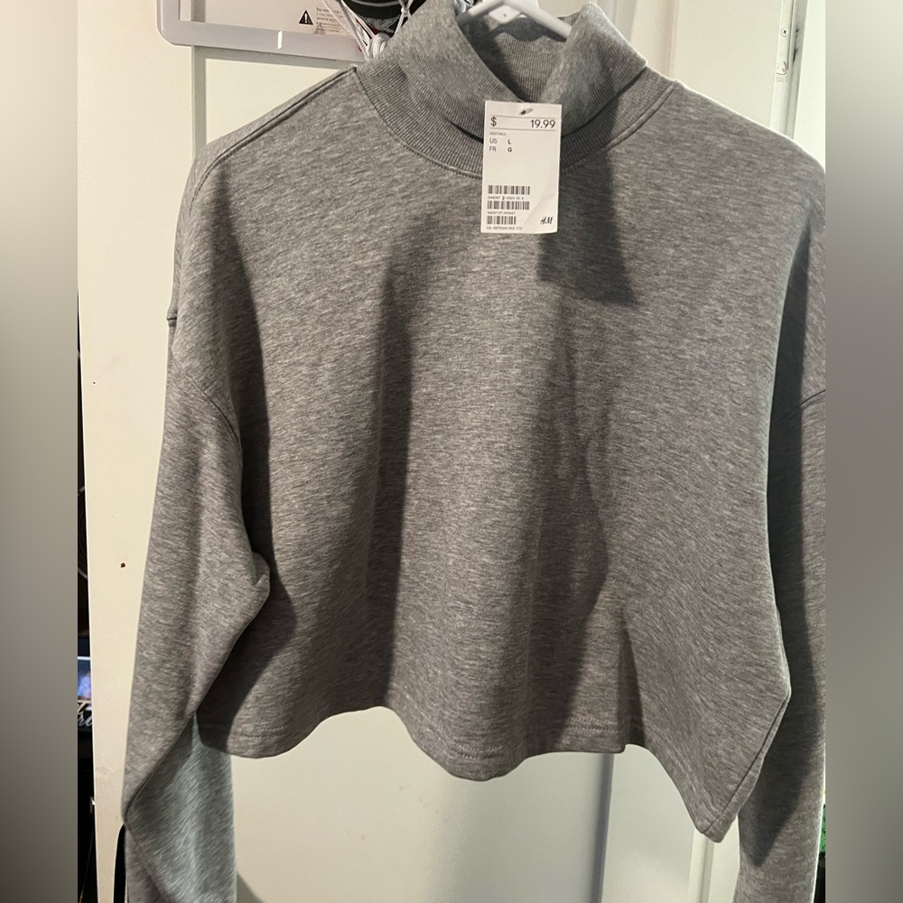 H&M grey turtleneck crop sweater in size L